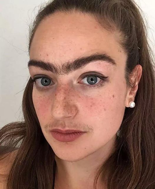 Challenging Beauty Standards: 31-Year-Old Educator Embraces Natural Look by Refusing Eyebrow Plucking and Mustache Waxing